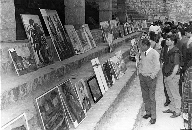 Feria de arte de la Asociación Artística de Guipuzcoa en la Plaza de La Trinidad